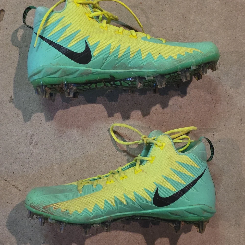 Nike Mens' Yellow and Green Athletic Shoes - Picture 3 of 3